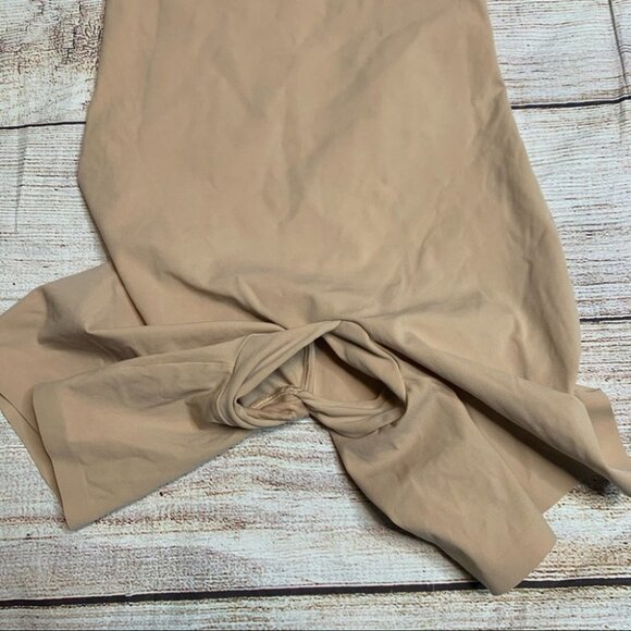 Assets by Spanx Red Hot label Tights Tan Color Size 1XL - Picture 2 of 9